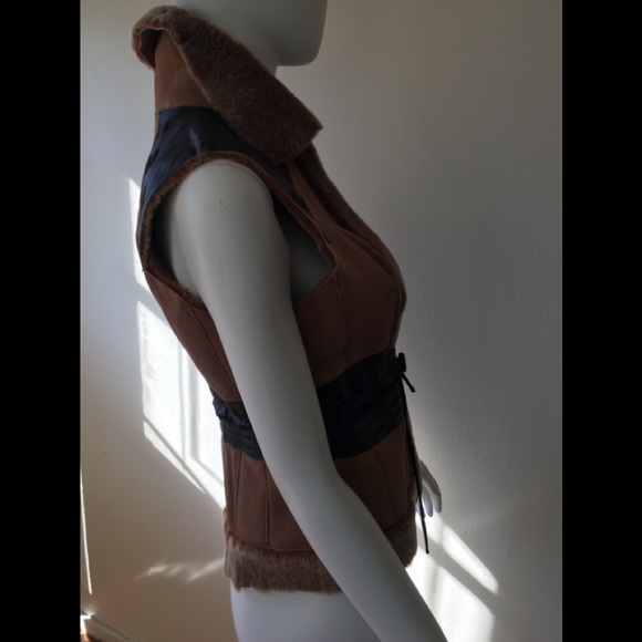 NWT Révue shearling vest w/brown leather accents & front tie closure - Picture 5 of 15